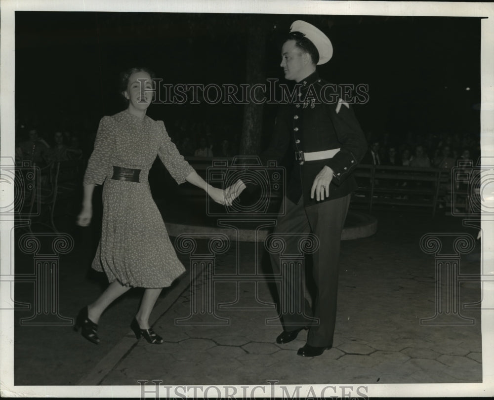1940 Press Photo NEW YORK DANCING SEASON OPENS ON THE MALL IN CENTRAL PARK NYC- Historic Images
