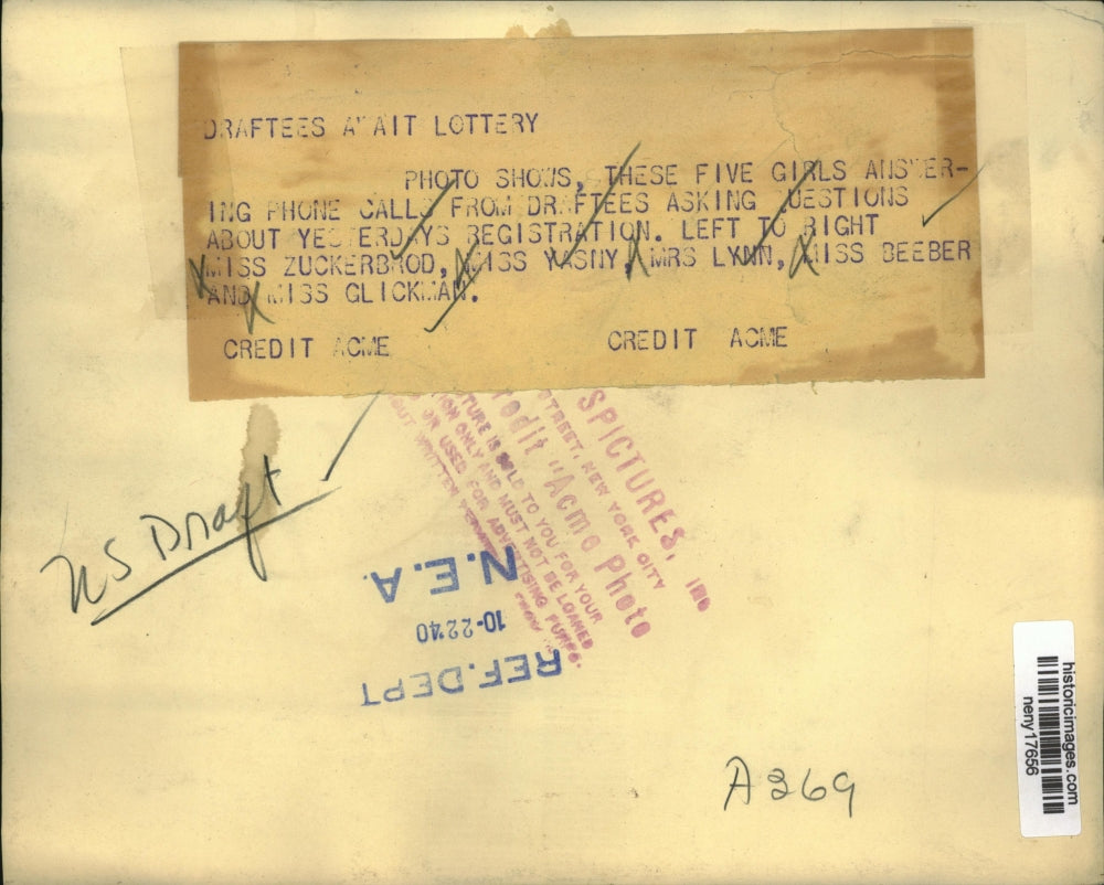 1940 Press Photo New York women answer phone questions of draftees in NYC