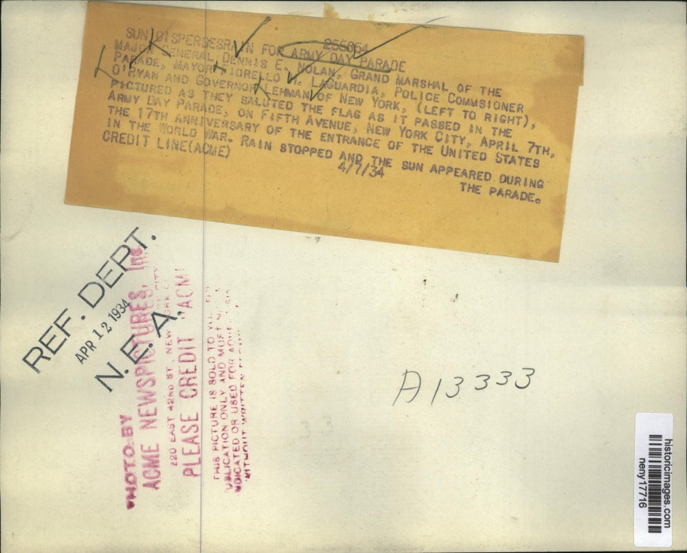 1934 Press Photo New York Army Day Parade Attendees Salute Flag 5th Avenue NYC