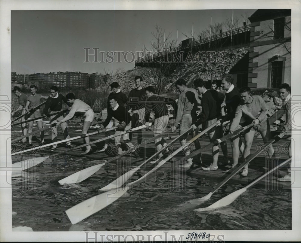 1941 Press Photo NEW YORK TOUGH LOT OF COLUMBIA CREWMEN NYC- Historic Images