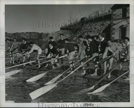 1941 Press Photo NEW YORK TOUGH LOT OF COLUMBIA CREWMEN NYC- Historic Images