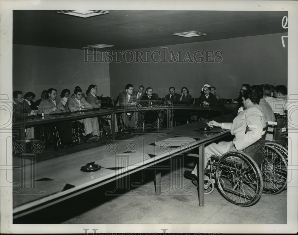 1953 Press Photo New York Mrs. Oswald Lord Addressing Paraplegics Team NYC- Historic Images