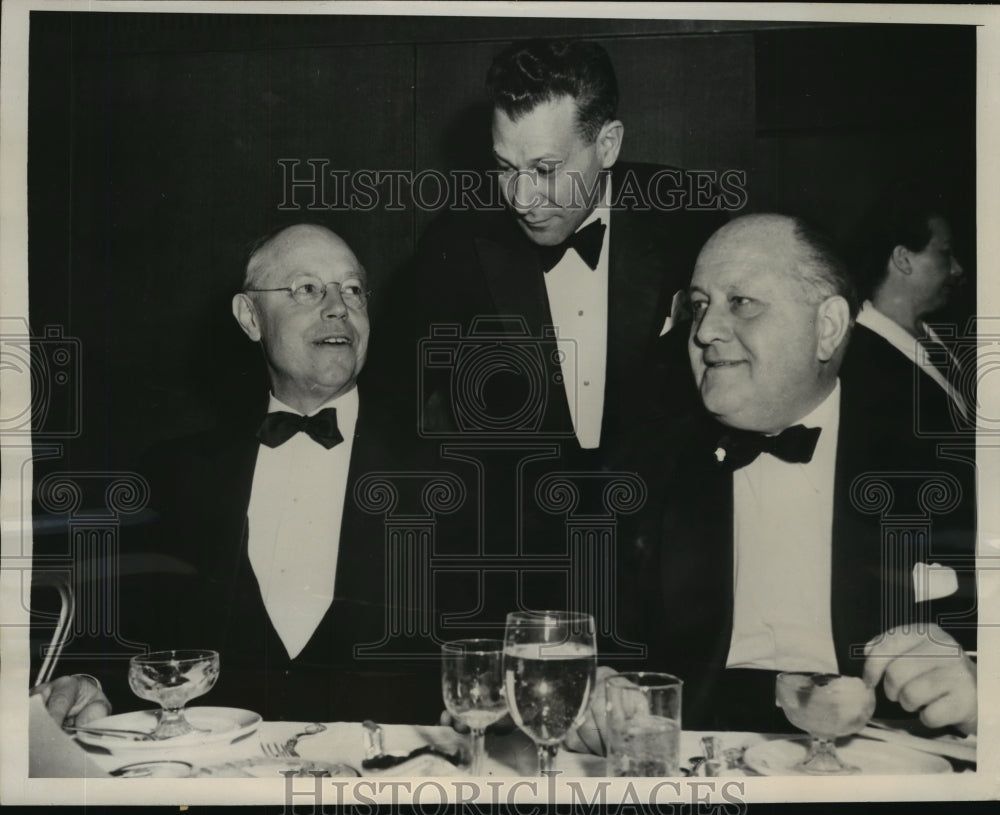 1947 Press Photo NEW YORK SE. TAFT SPEAKS AT ECONOMIC CLUB DINNER NYC