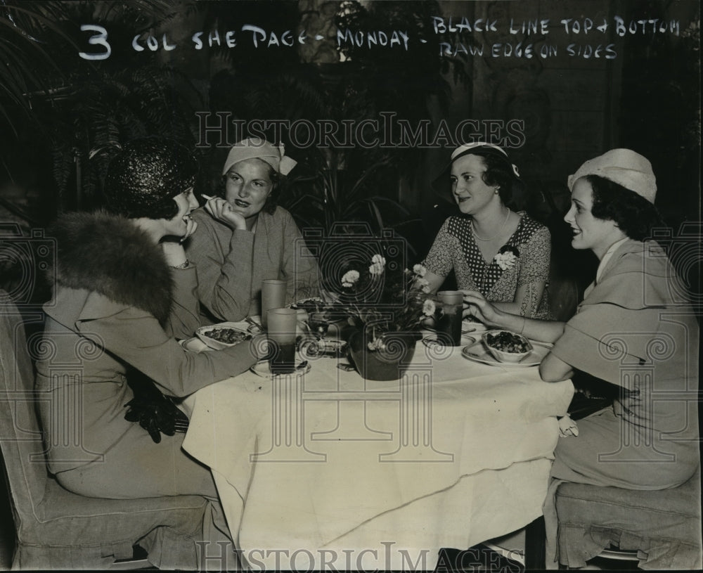 1933 Press Photo New York Hotel Ambassador Socialite Mrs George MacGregor NYC