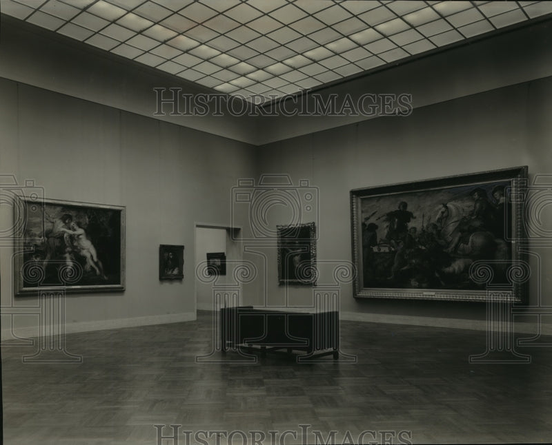 Load image into Gallery viewer, 1954 Press Photo Paintings on display in gallery - neny18466
