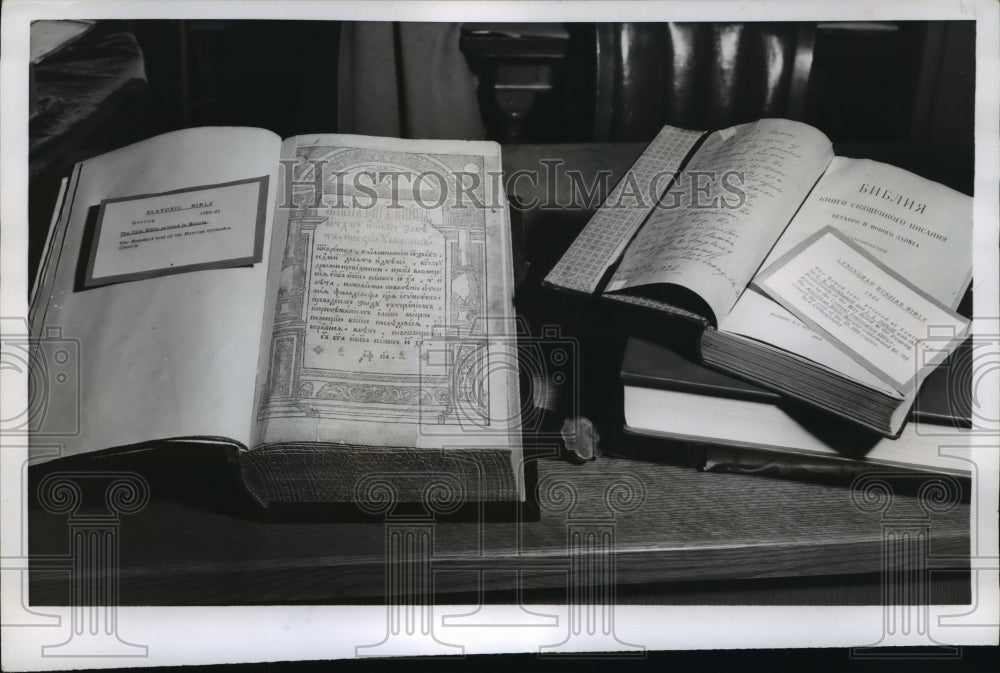 1956 Press Photo New York Two Russian Versions of The Bible NYC - neny18473