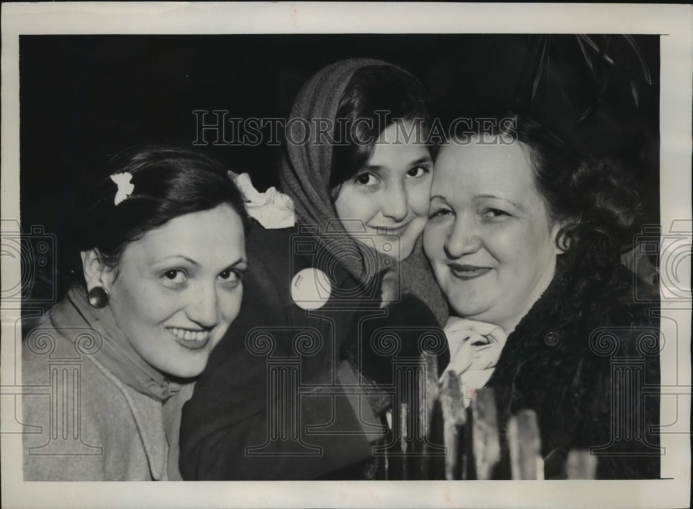 1948 Press Photo New York.Anna Tauber and daughter from Hungary arrived in U.S - Historic Images