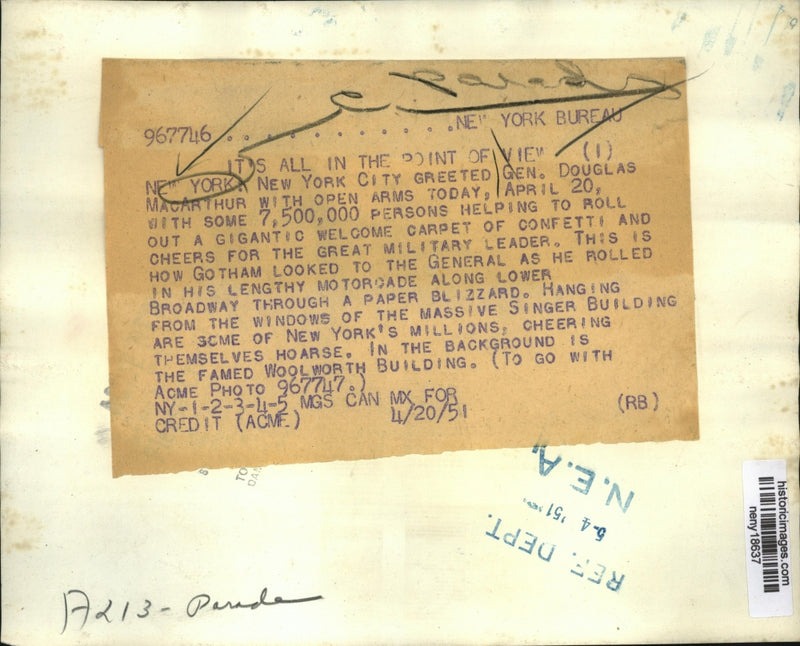 Load image into Gallery viewer, 1951 Press Photo New York Gen.Douglas MacArthur welcomed with carpet of confetti
