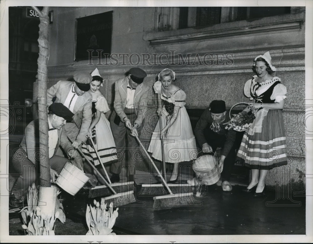 1955 Press Photo New York Bank tellers welcome 1st day of Spring in NYC - Historic Images