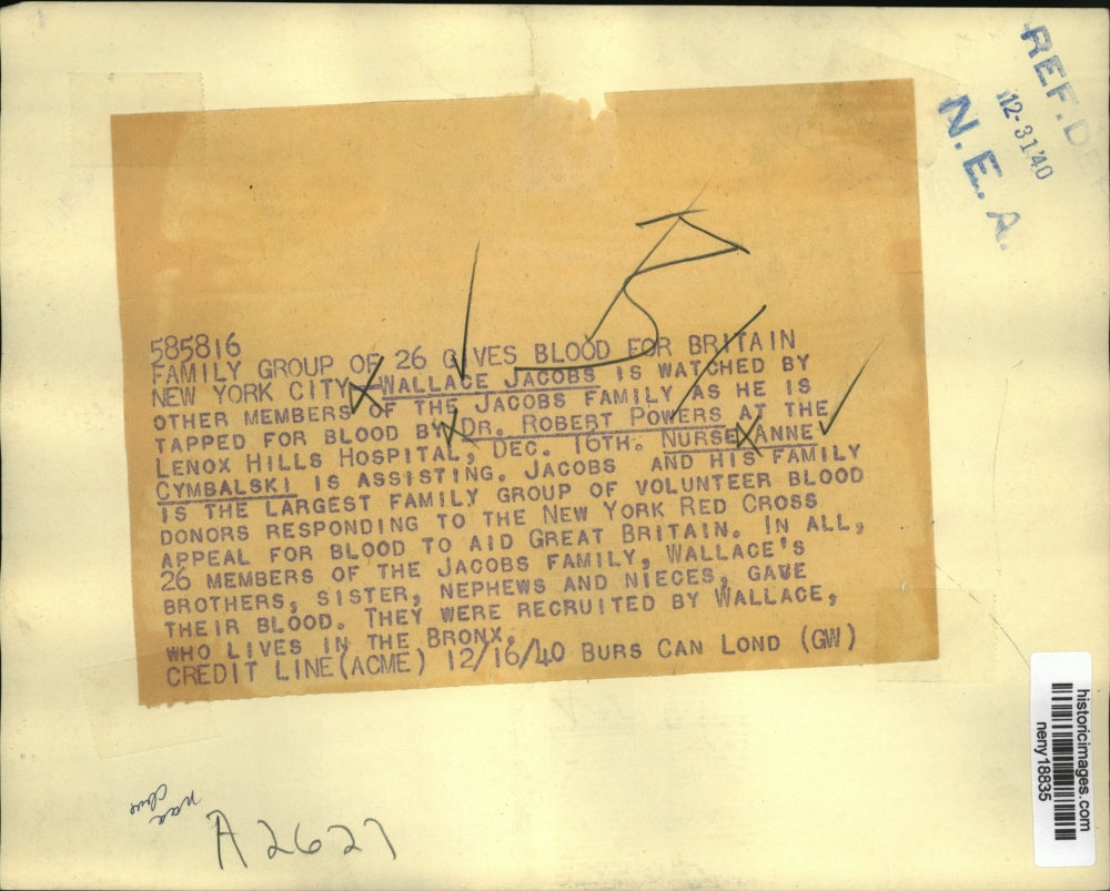 1940 Press Photo New York Wallace Jacobs donate blood to Air Great Britain NYC