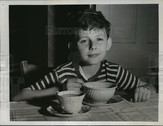 1947 Press Photo New York Leonard Gaughran after being rescued in NYC