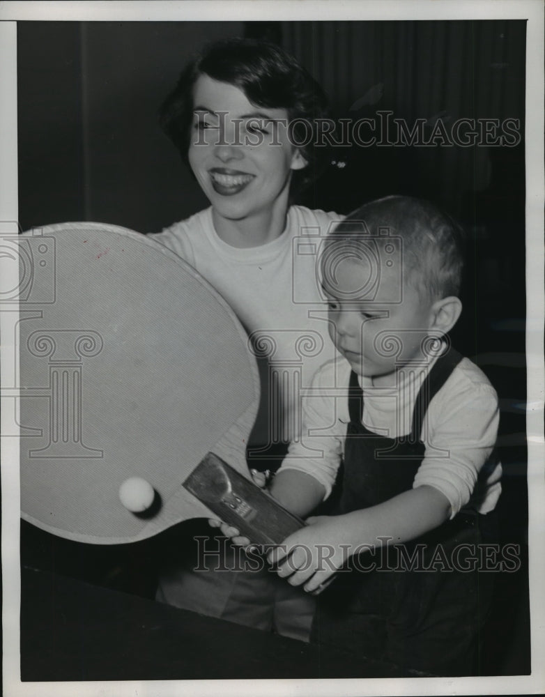 Load image into Gallery viewer, 1952 Press Photo New York Peggy McLean Folke Table Tennis Champ w/ Son NYC

