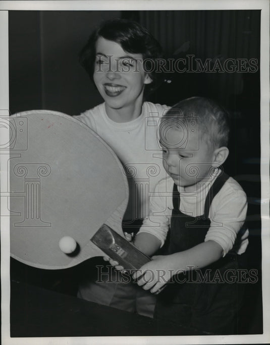 1952 Press Photo New York Peggy McLean Folke Table Tennis Champ w/ Son NYC