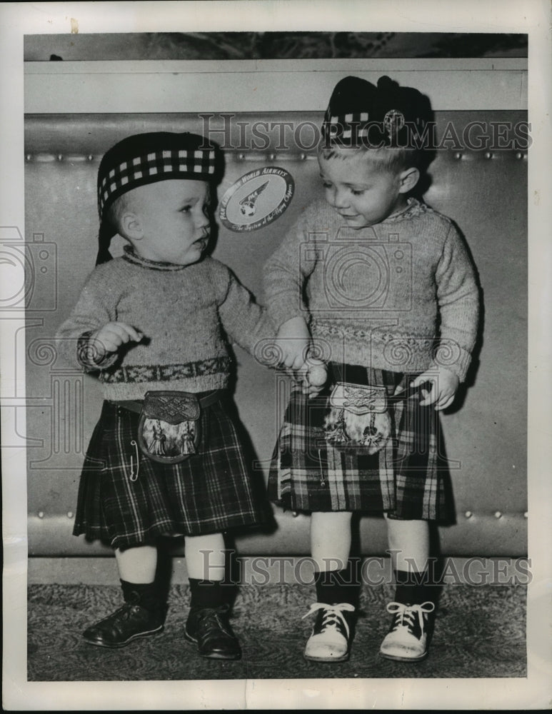 Load image into Gallery viewer, 1950 Press Photo New York Ting &amp; Andy Wall Wear Kilts in LaGuardia Field NYC
