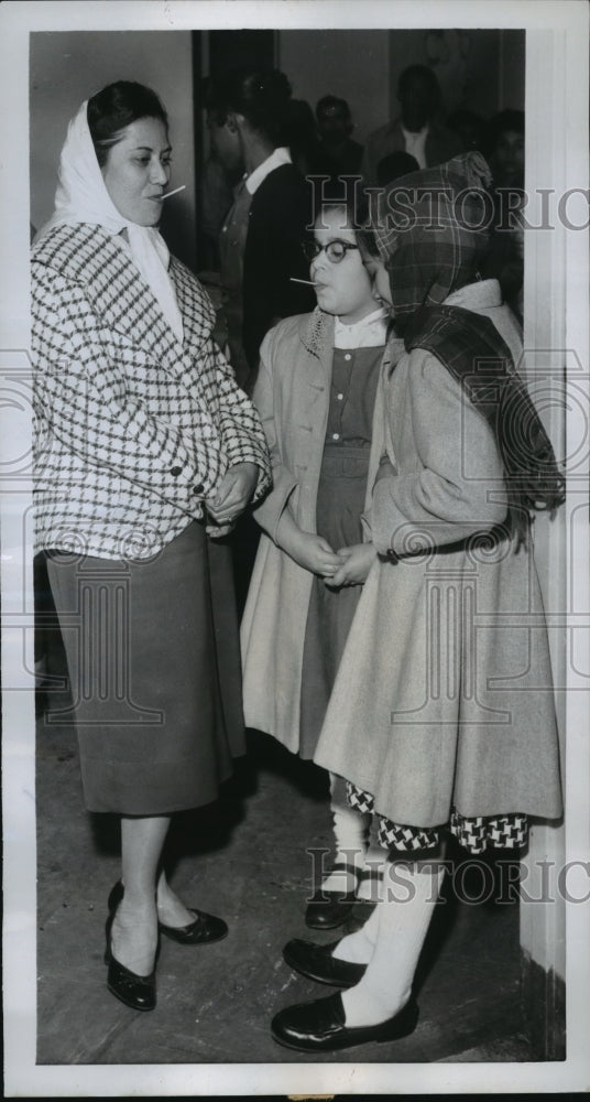 1957 Press Photo New York Clinic Children Waiting for Anti-Flu Inoculations NYC- Historic Images