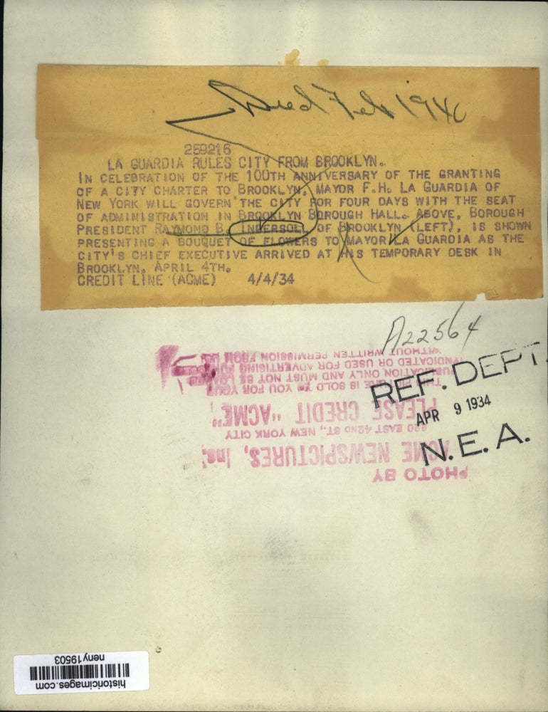 1934 Press Photo New York Mayor LaGuardia Receives Flowers from Ingersoli NYC