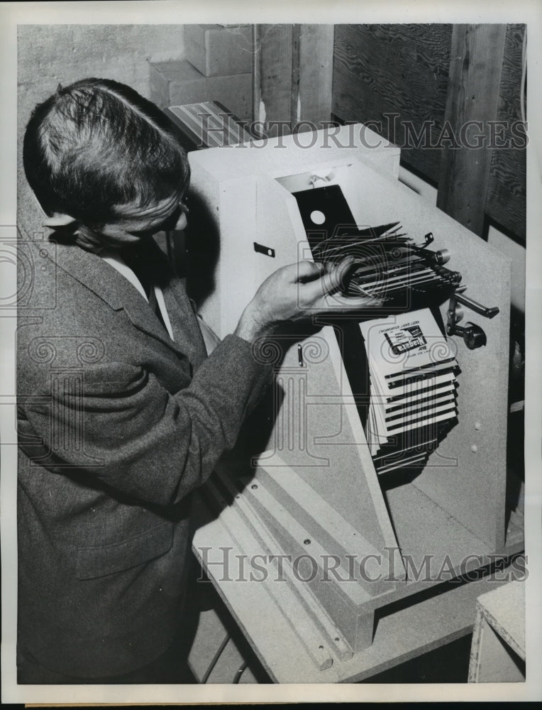 1959 Press Photo New York Wheel index ad device called Store Video at NYC