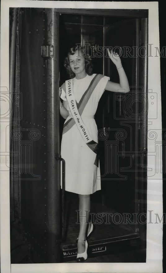 1947 Press Photo NEW YORK CHOSEN LOVABLE GIRL-OF-THE MONTH NYC - neny19796