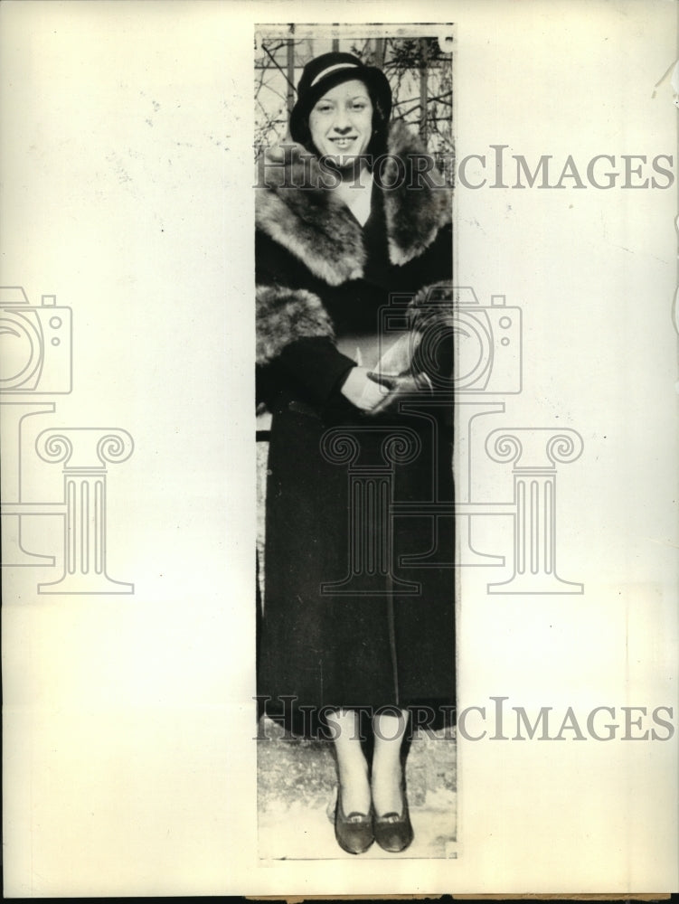 1933 Press Photo NEW YORK POLICE SEARCH FOR THIS BROOKLYN SCHOOLGIRL NYC- Historic Images