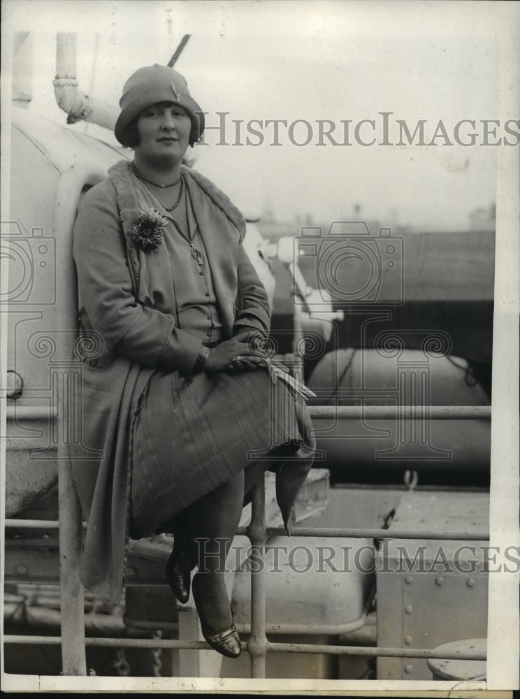 1927 Press Photo NEW YORK WELL KNOWN FEMINIST ARRIVES ON S.S. PARIS NYC