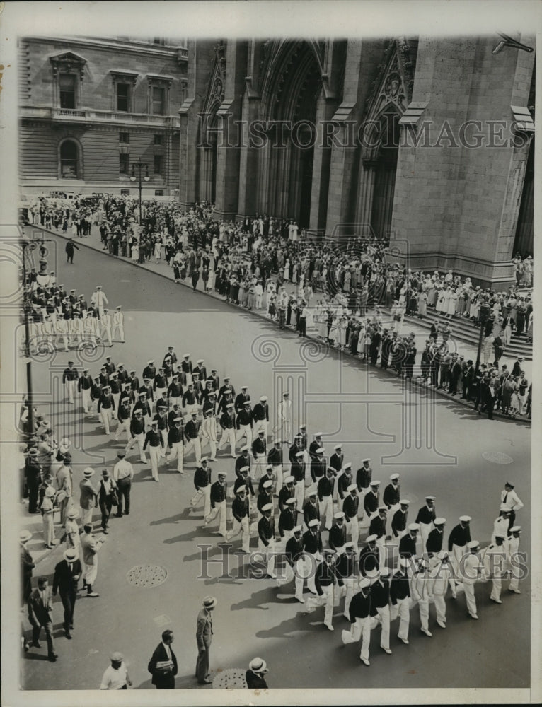 1933 Press Photo New York St Patrick's Cathedral Cadets of Italian ships in NYC
