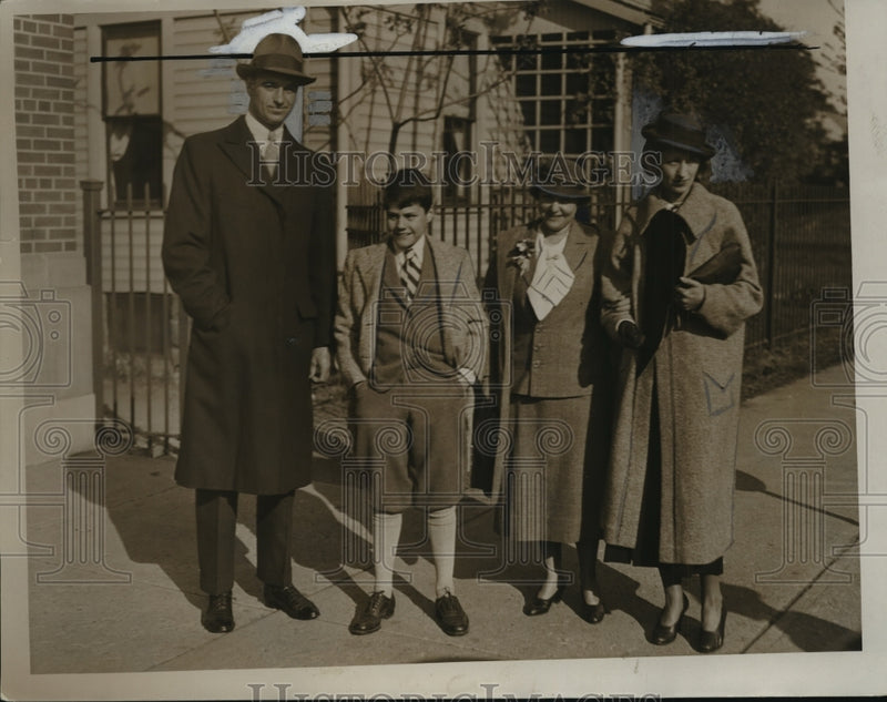 Load image into Gallery viewer, 1934 Press Photo New York Mr &amp; Mrs James Roosevelt with Mrs Robert Crowell
