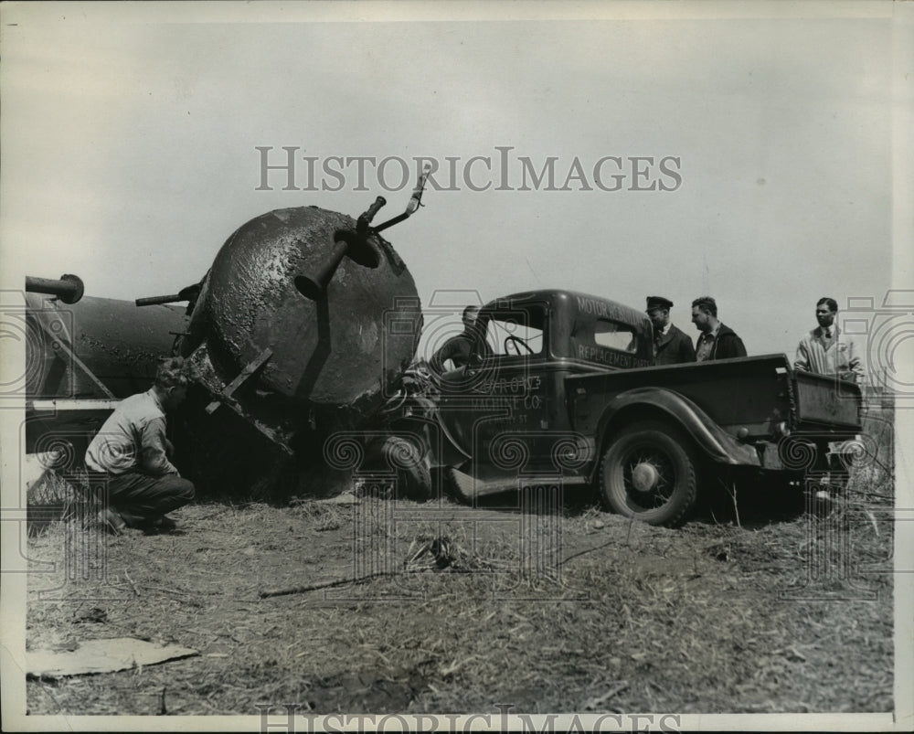 1934 Press Photo Paul Rans' Truck Wreck on Route 2 East Rutherford, New Jersey