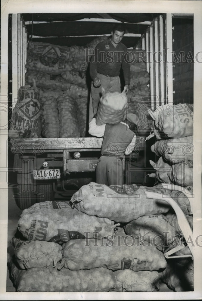 Load image into Gallery viewer, 1952 Press Photo New York Potato Service Company Last Shipment in Shortage NYC
