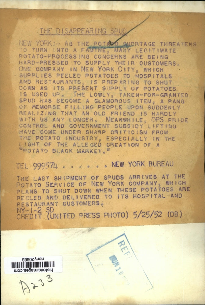 1952 Press Photo New York Potato Service Company Last Shipment in Shortage NYC