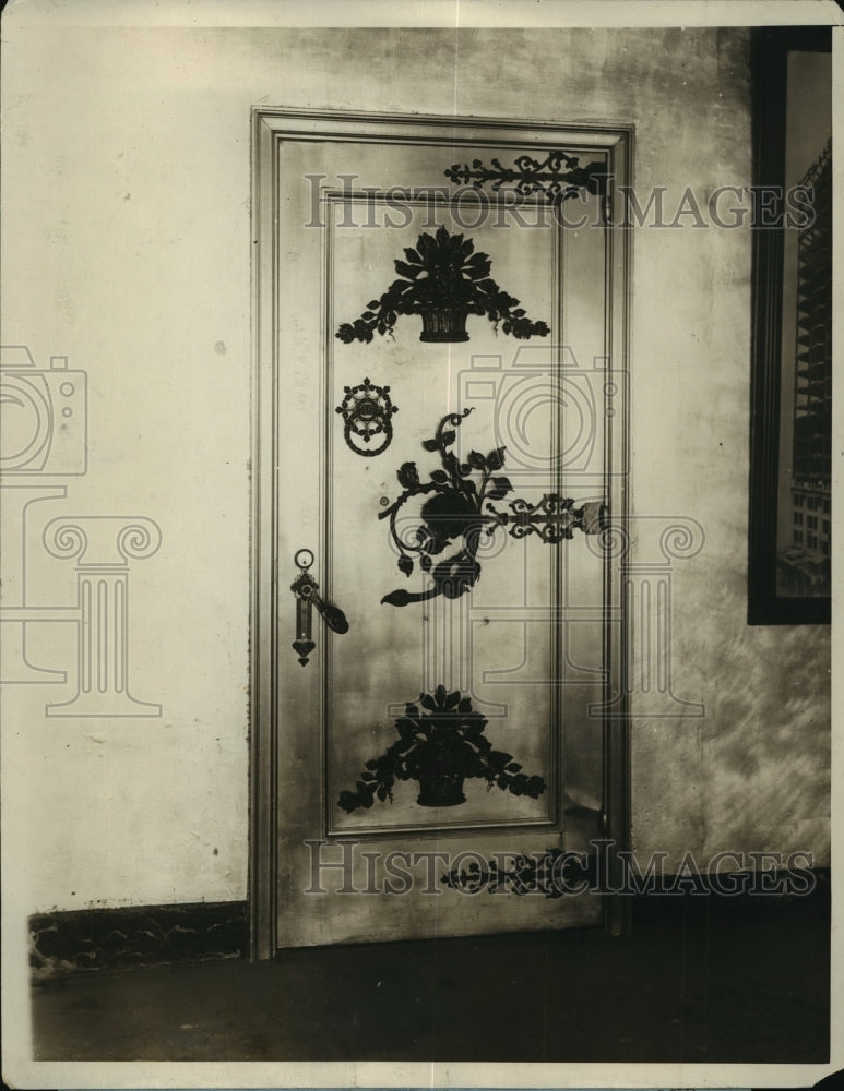 1928 Press Photo NEW YORK "DADDY" BROWNING MOVES INTO NEW OFFICE NYC - neny20777