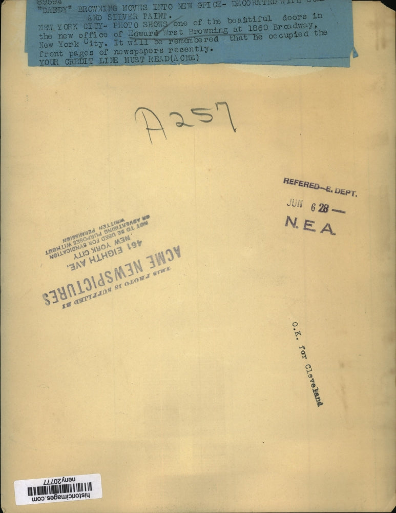 1928 Press Photo NEW YORK "DADDY" BROWNING MOVES INTO NEW OFFICE NYC - neny20777