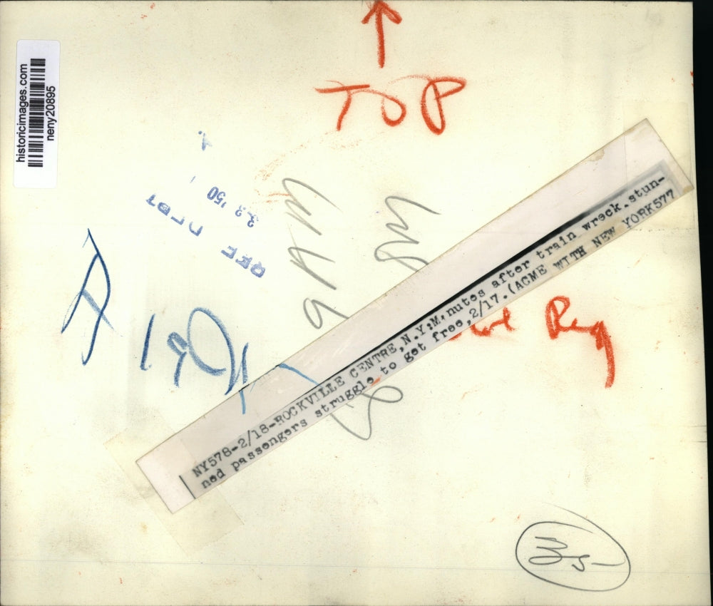 1950 Press Photo New York Rockville Center Train Wreck Passengers NYC