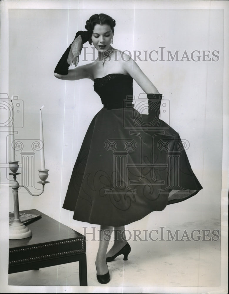 1951 Press Photo New York Strapless Cocktail Gown Creation for Fall NYC