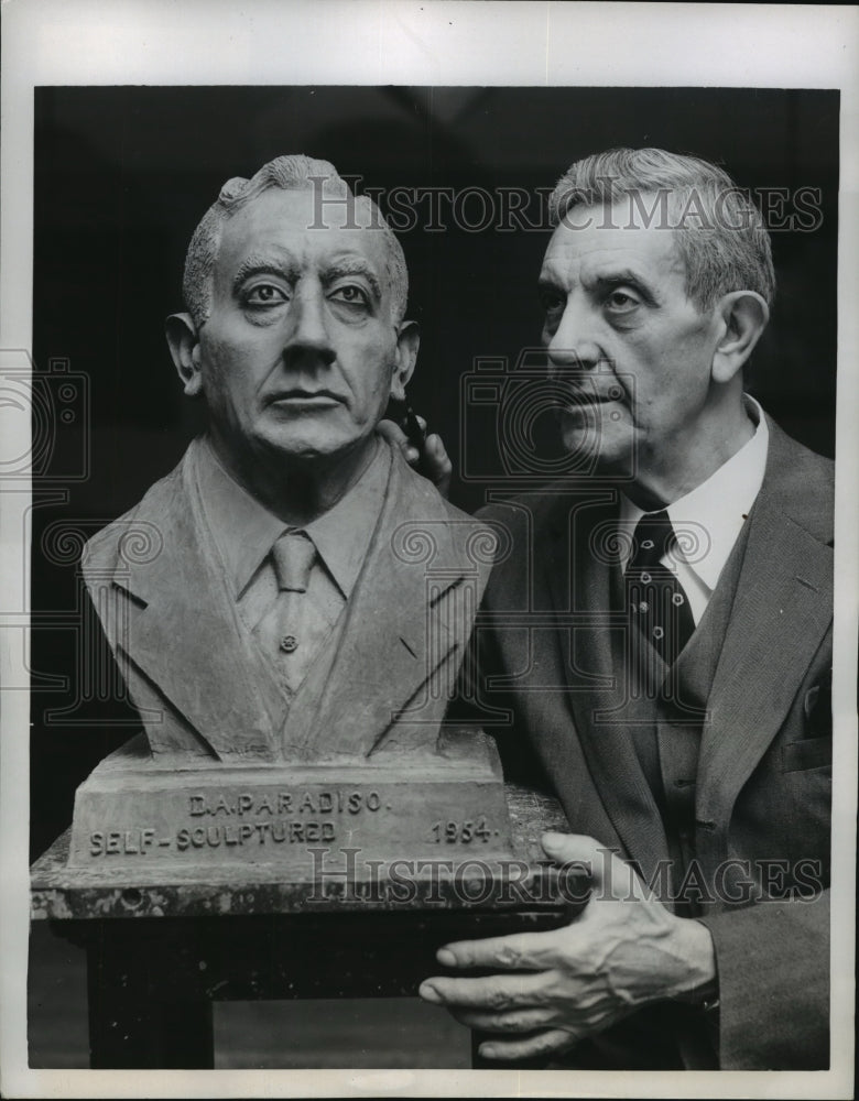 1954 Press Photo New York Donato A Paradiso & bust of himself iin NYC