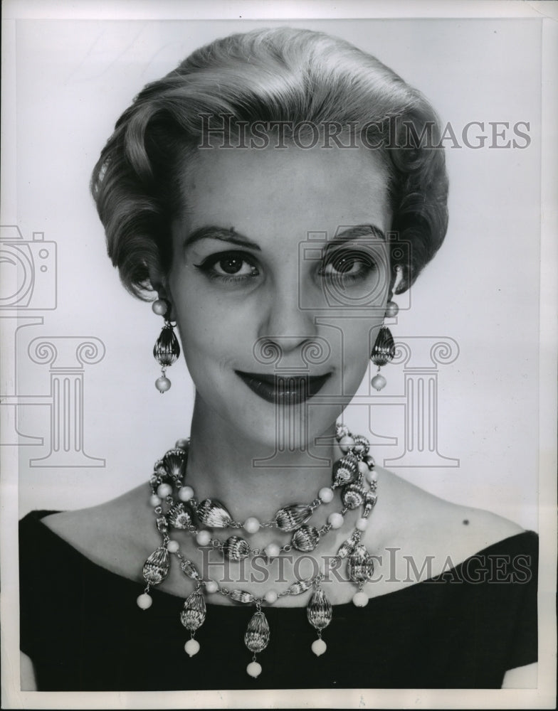 1954 Press Photo New York Necklace and Earring set by Coro NYC - neny21020