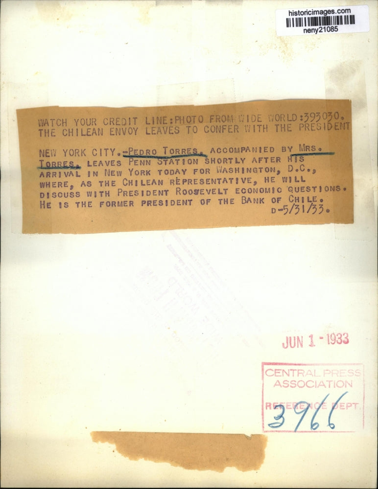 1933 Press Photo NEW YORK THE CHILEAN ENVOY LEAVES TO CONFER WITH THE PRES NYC