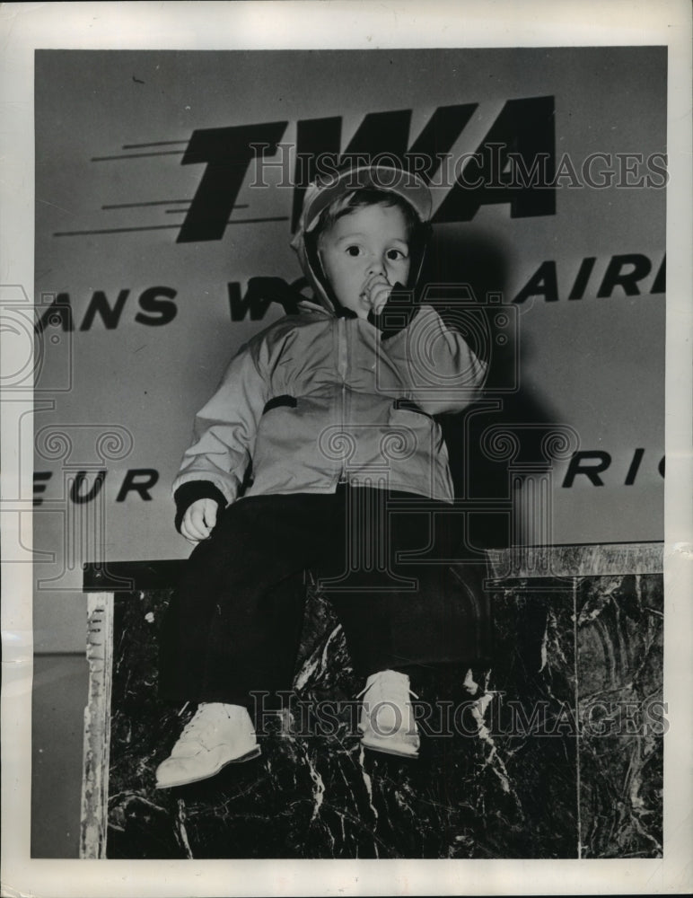 1948 Press Photo New York Baby Michael Corn at LaGuardia Field Airport NYC- Historic Images