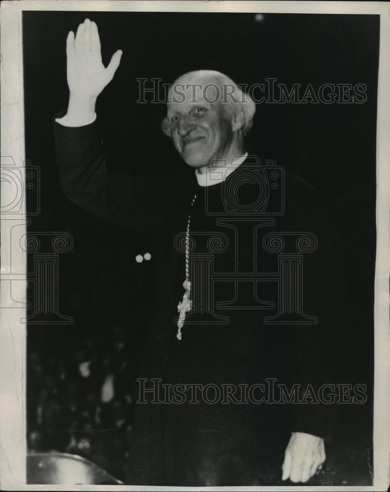 1947 Press Photo New York Very Reverend Hewlett Jonson Arrives in NYC