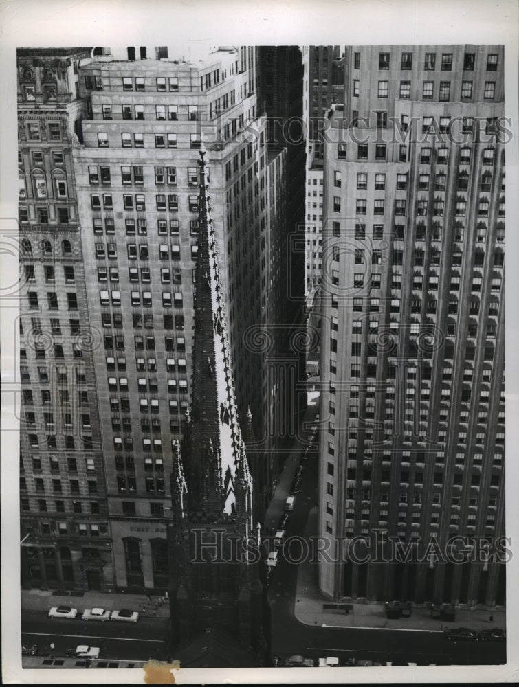 1955 Press Photo New York Trinity Church Surrounded By Tall Office Buildings NYC- Historic Images