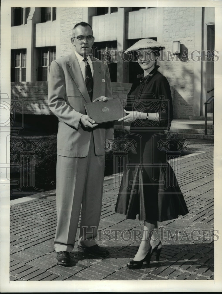 Load image into Gallery viewer, 1956 Press Photo NEW YORK LAWRENCE H. ROUSE RECEIVES CERTIFICATE NYC - neny21430
