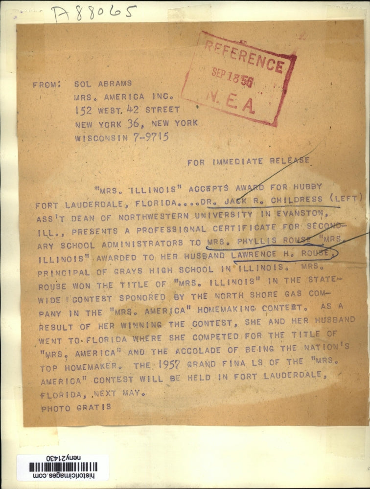 1956 Press Photo NEW YORK LAWRENCE H. ROUSE RECEIVES CERTIFICATE NYC - neny21430