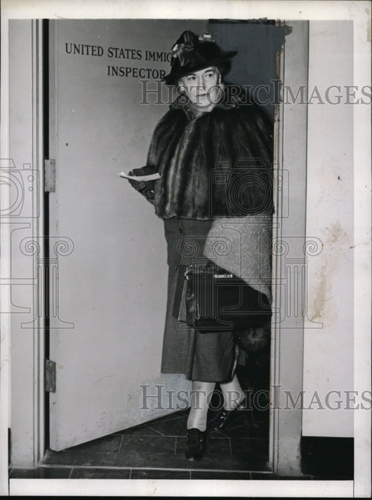 1940 Press Photo New York Dixie Clipper Arrival Lady Elizabeth Cheylesmore NYC