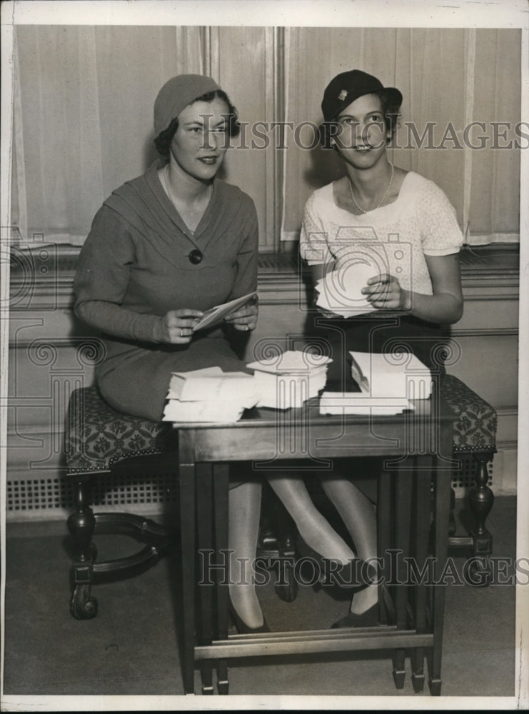 1932 Press Photo New York Ruth Tooker & Isabelle Palmer plan for ball NYC