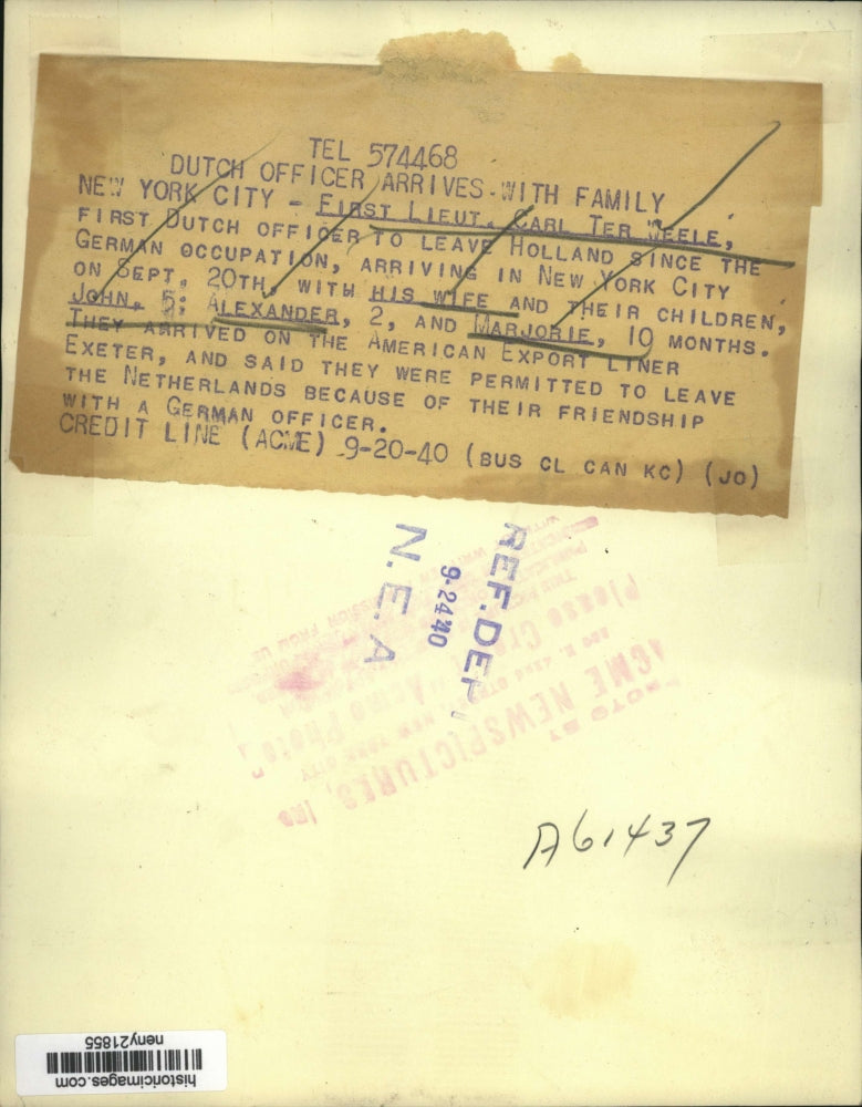 1940 Press Photo NEW YORK DUTCH OFFICER ARRIVES WITH FAMILY NYC - neny21855