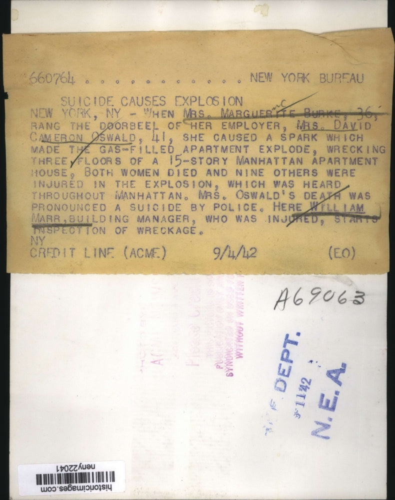 1942 Press Photo New York Suicide caused Explosion at 15 Story Manhattan Apart.