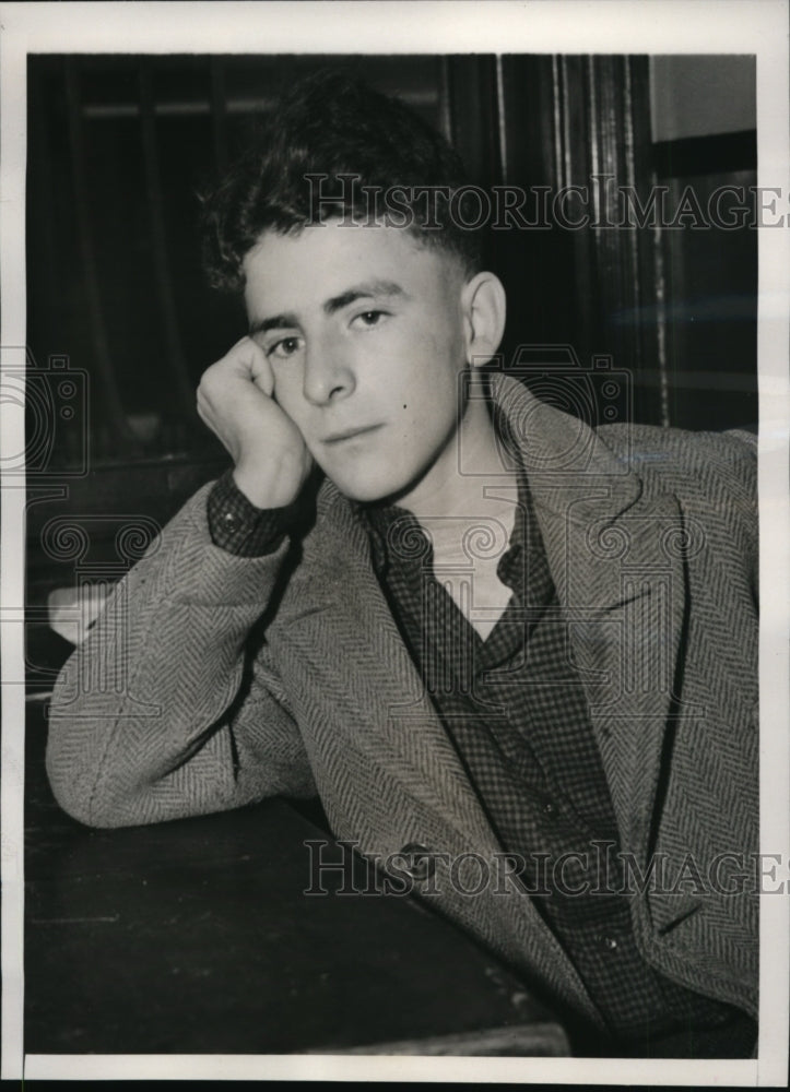 Load image into Gallery viewer, 1940 Press Photo New York Harold Wagner held for shooting of Milton Salit, NYC

