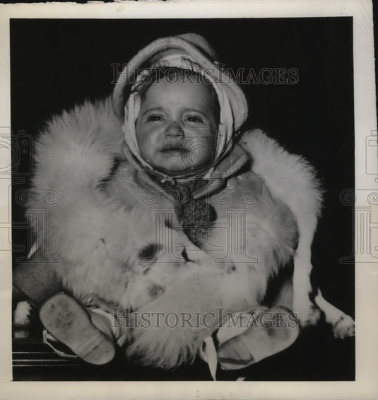 1948 Press Photo New York Peggy Johnson arrived at LaGuardia Field NYC