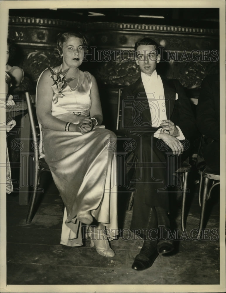1934 Press Photo New York Peggy Brokaw and Barton Baldwin at Met Opera Ball NYC