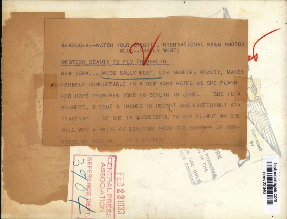 1933 Press Photo New York Visitor Sally West of Los Angeles Plans Flight NYC