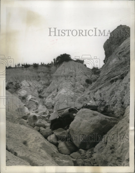 1946 Press Photo NEW YORK War Veteran Survives Plunge Over Cliff NYC - neny22796
